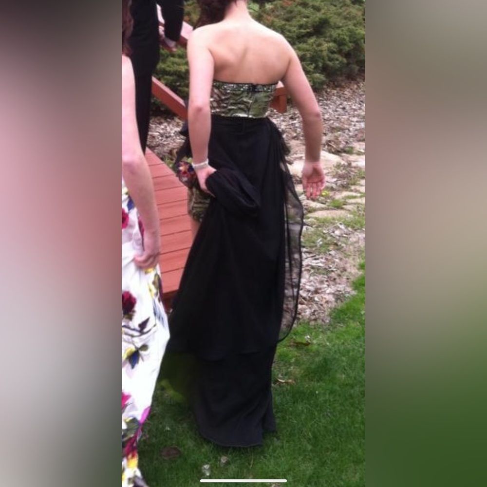 ‼️PROM DRESS‼️ size 4, only worn twice! PERFECT condition.